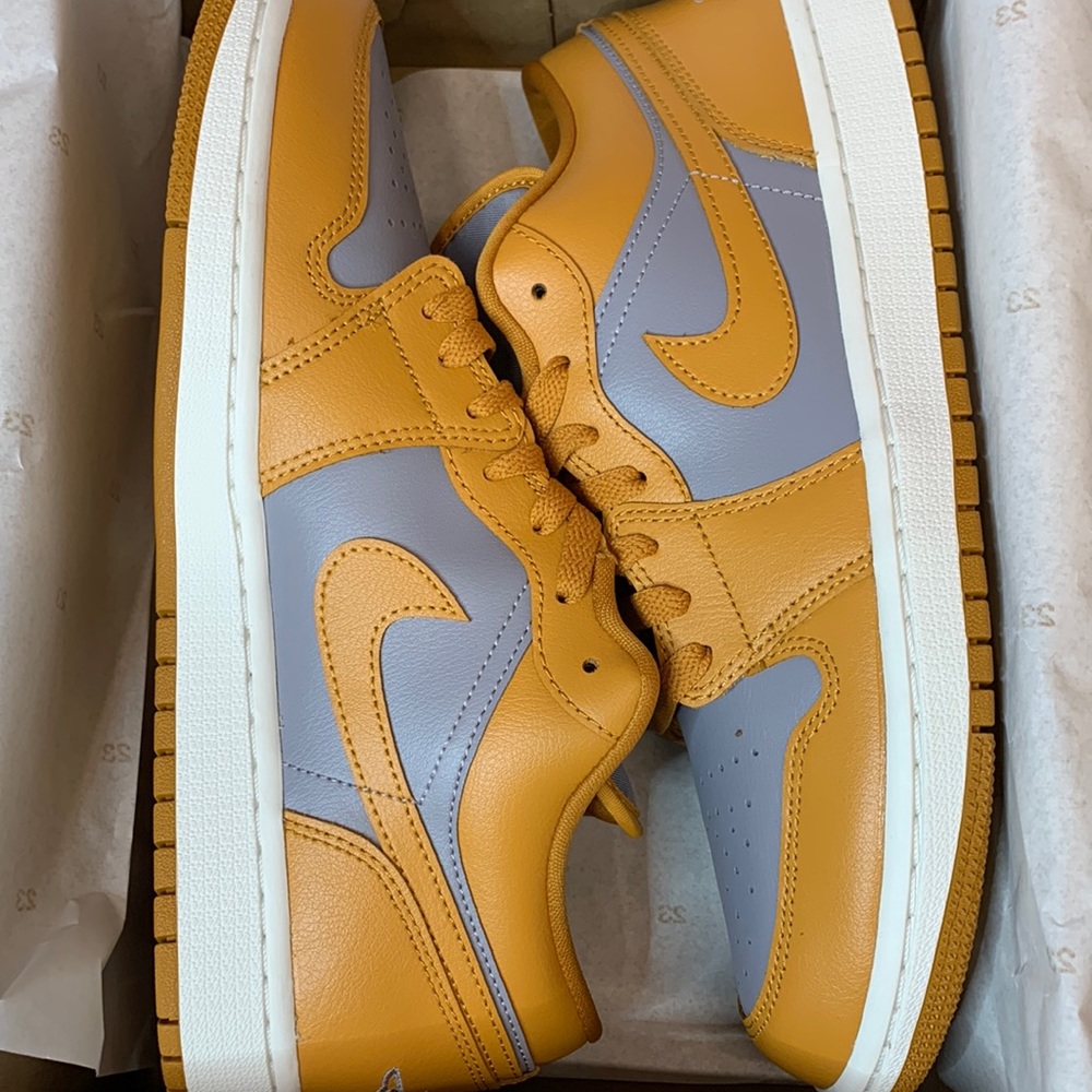 WMNS Air Jordan 1 Low